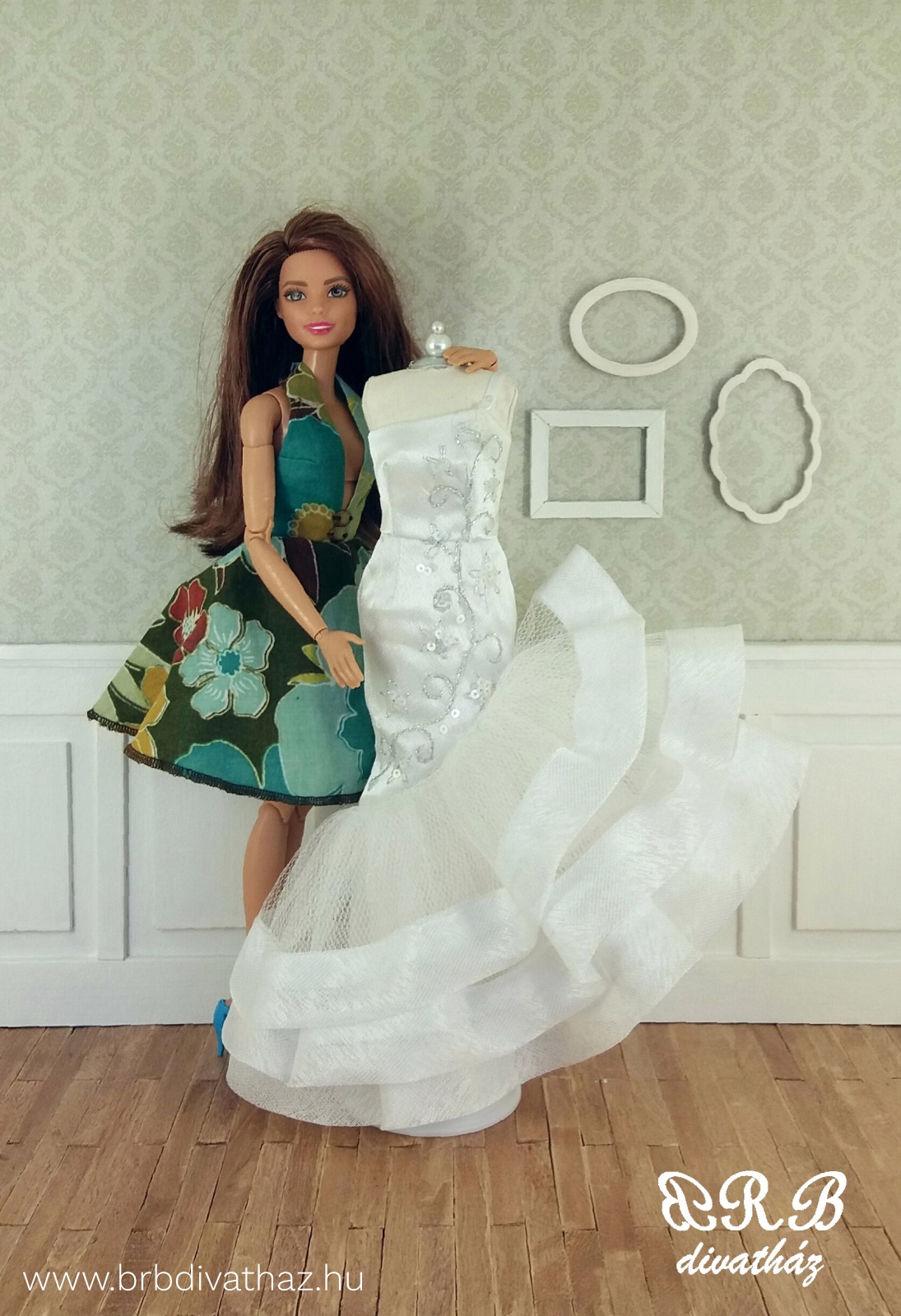 made to move Barbie BRB divatház